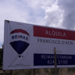 Trabajador se electrocutó colocando un cartel en cucullú 1