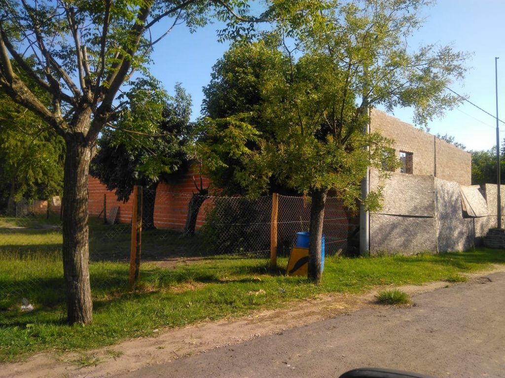 La obra del centro educativo de azcuénaga paralizada y en estado de abandono 8