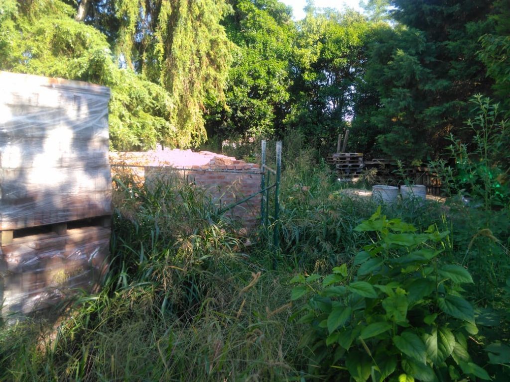 La obra del centro educativo de azcuénaga paralizada y en estado de abandono 7