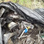 Bronca entre vecinos: "tiran basura donde van a jugar mi hijo"