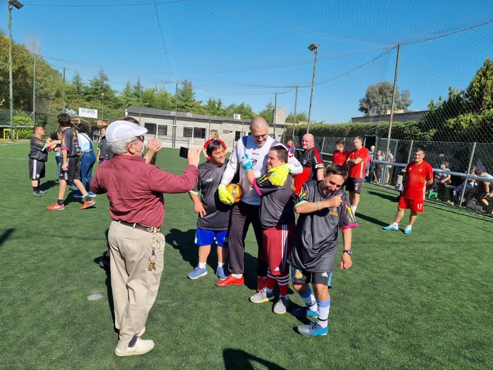 Fútbol inclusivo: Gastón Machín y Pontiroli jugaron un partido con ADEA 4 Fútbol inclusivo: gastón machín y pontiroli jugaron un partido con adea 3