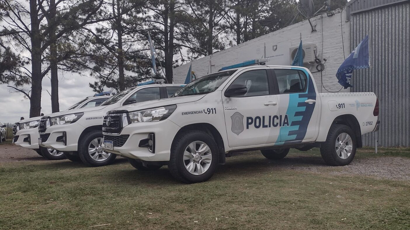 Entregan tres nuevos patrulleros para la policía rural