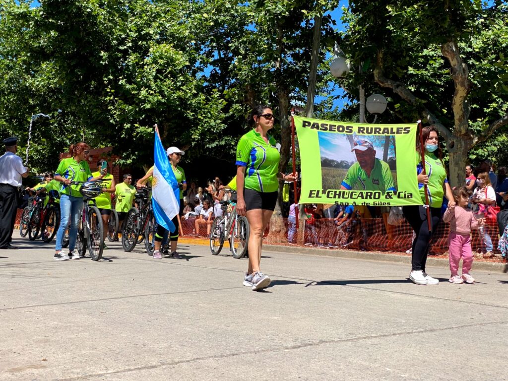 Volvió el clásico desfile del 30 de noviembre 1