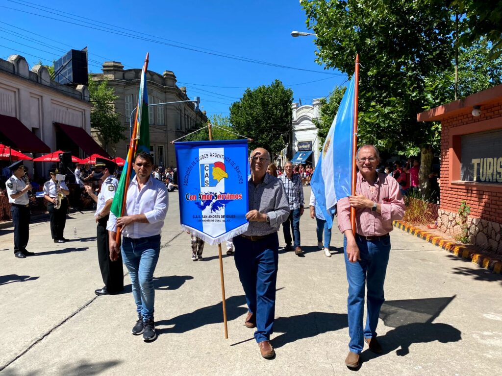 Volvió el clásico desfile del 30 de noviembre 5