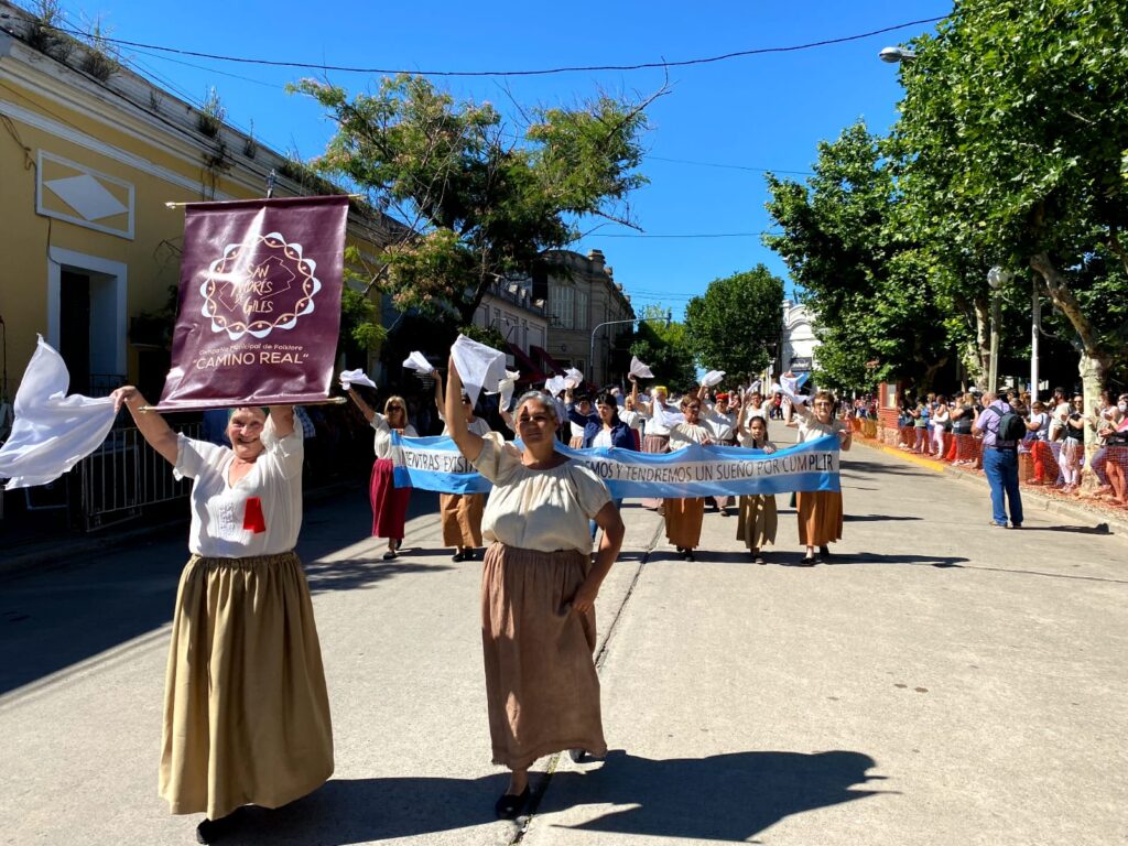 Volvió el clásico desfile del 30 de noviembre 4