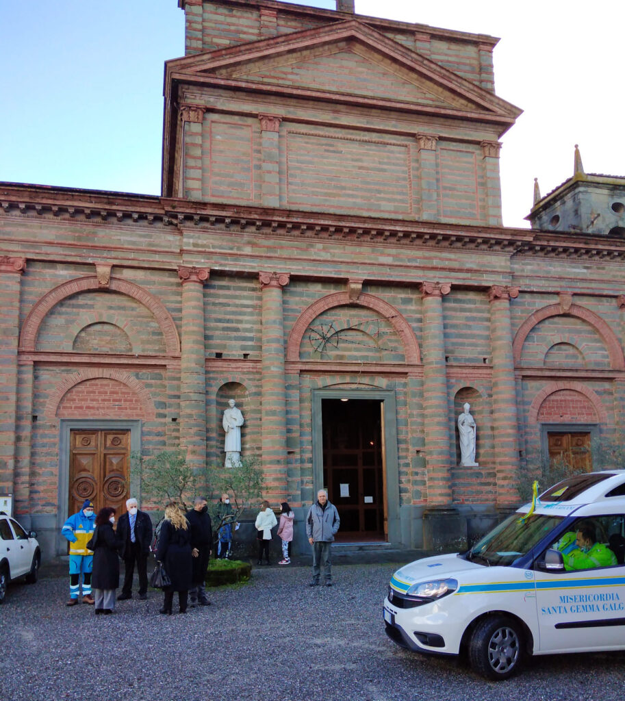 Daniel falabella visitó su cuadro en una iglesia italiana 1