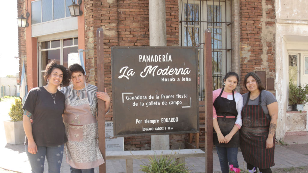 ,Laura Gonzáles junto a su hija Rocío Vargas y sus sobrinas Florencia y Daiana Vargas