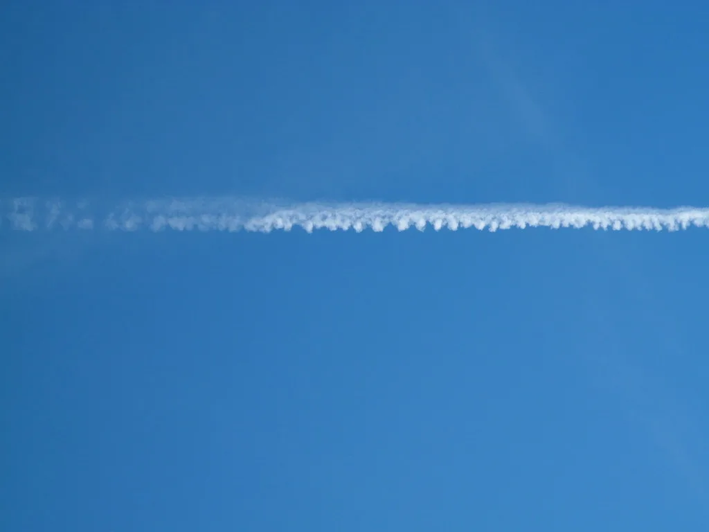 ¿qué son esas líneas que se ven en el cielo?