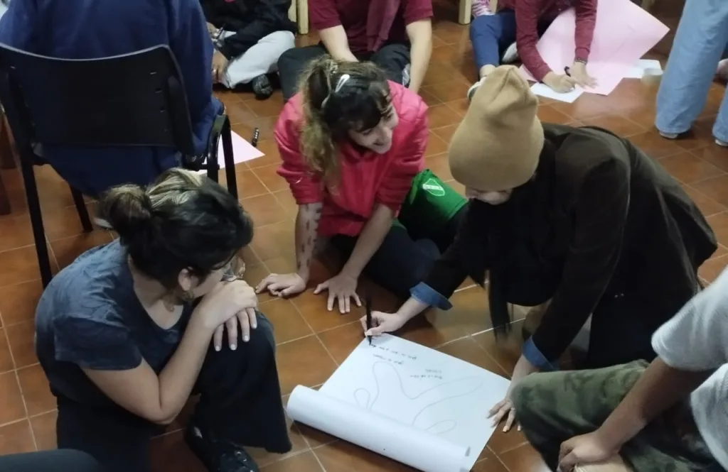El Ministerio de las Mujeres de la provincia brindó un taller de ESI en Giles 1 El ministerio de las mujeres de la provincia brindó un taller de esi en giles