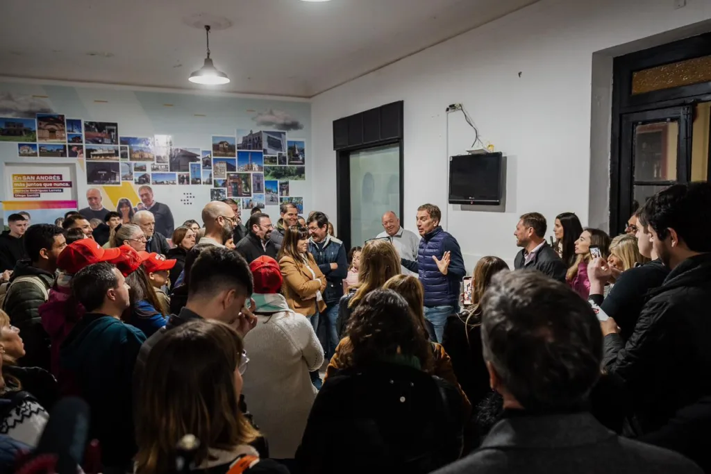 Diego Santilli estuvo en Giles acompañando a Mercedes Condesse 1 Diego santilli estuvo en giles acompañando a mercedes condesse