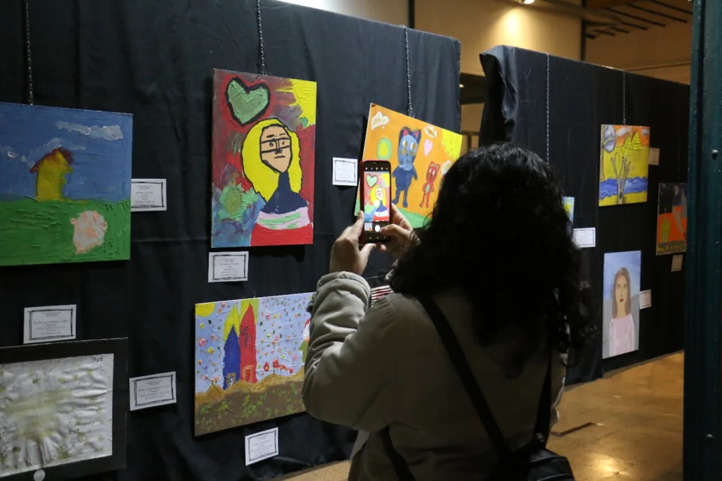 Se reconocieron a niños y jóvenes que participaron del Salón de Arte Infantil Juvenil “Gustavo Chertudi” 1 Se reconocieron a niños y jóvenes que participaron del salón de arte infantil juvenil “gustavo chertudi”