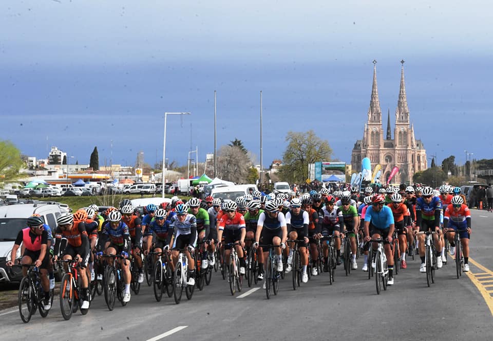Más de 600 pedalistas corrieron el gp ciudad de luján 