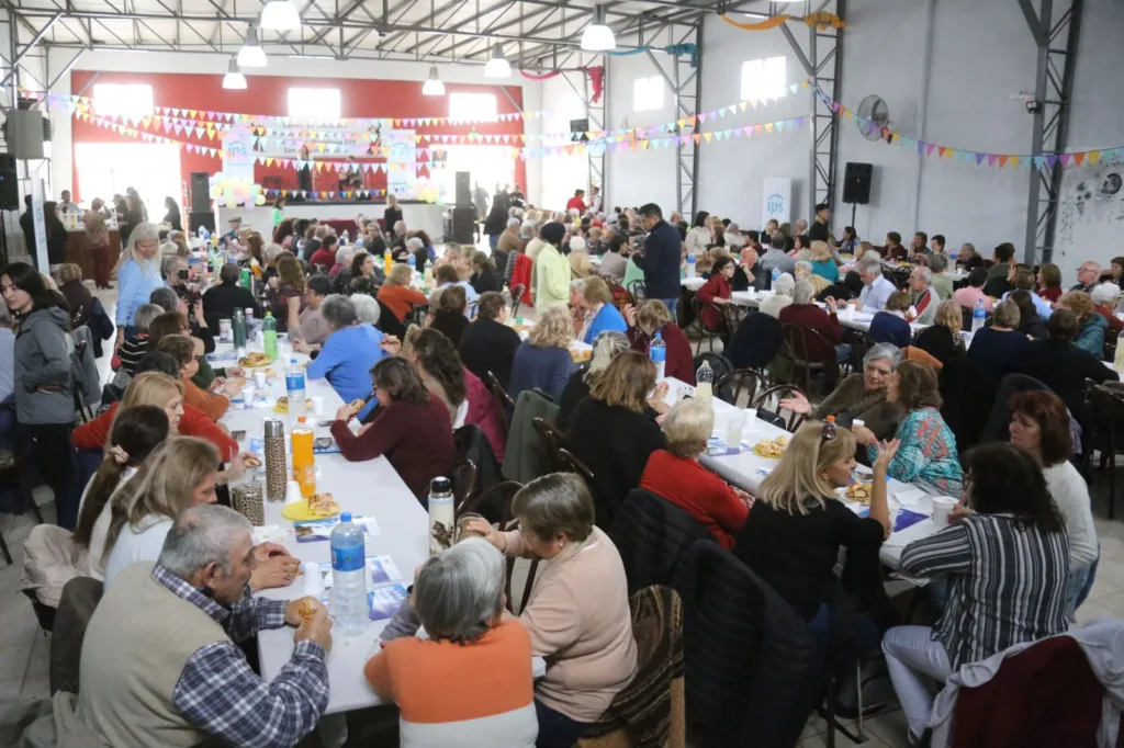 Más de 300 personas mayores celebraron el día de las personas jubiladas con ips, pami y anses