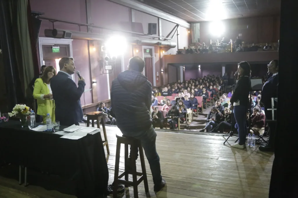 El debate electoral organizado por alumnos de la secundaria n° 1 fue un éxito 2