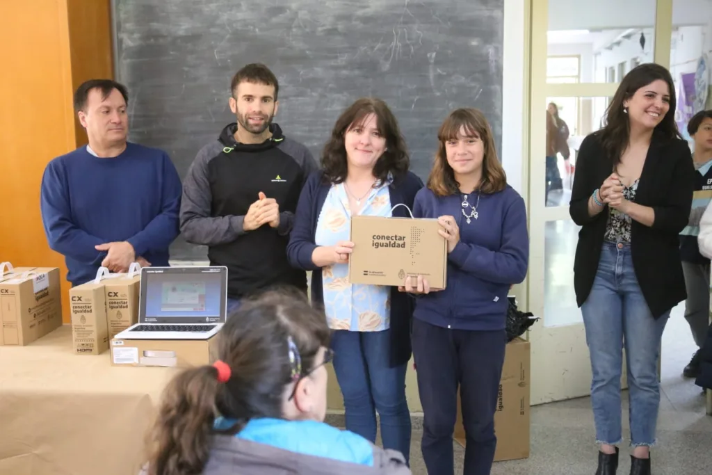 Conectar igualdad: esta semana se entregan 225 computadoras para alumnos gilenses