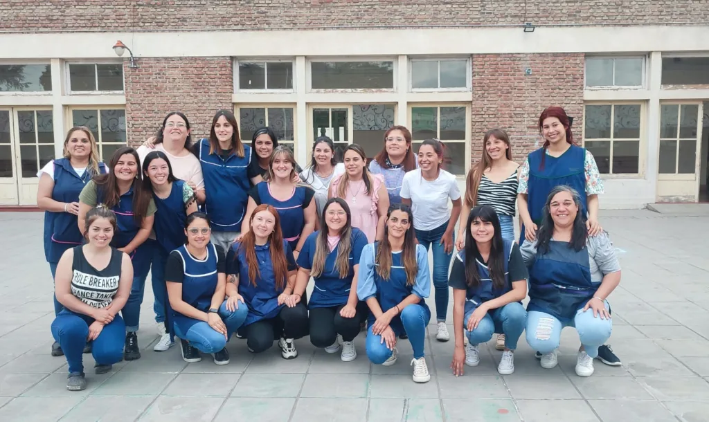 El grupo de estudiantes es la primera promoción en recibirse de Maestras de Educación Especial en el profesorado de San Andrés de Giles