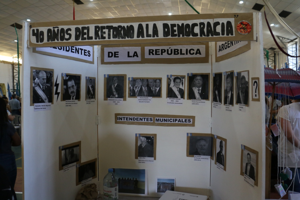 Instituciones educativas conmeroraron los 40 años de democracia 1