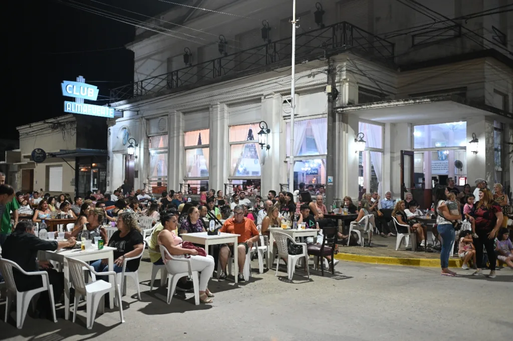 La peatonal gilense convocó a miles de vecinos [fotos] 10