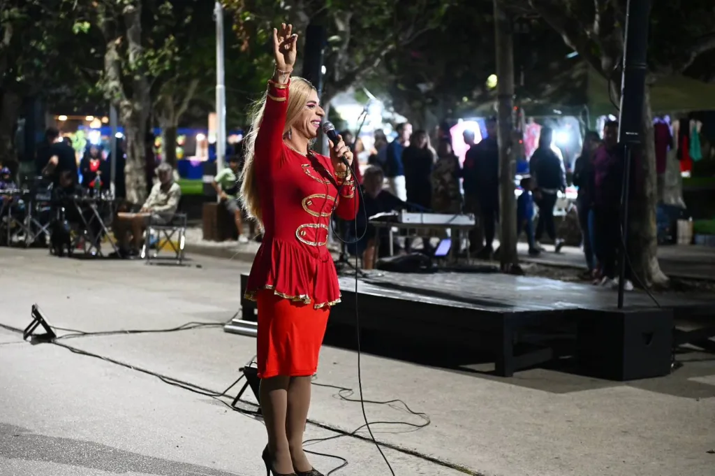 La peatonal gilense convocó a miles de vecinos [fotos] 3