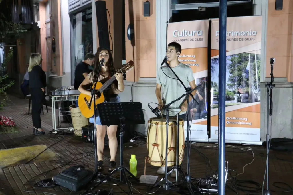La peatonal gilense convocó a miles de vecinos [fotos] 4