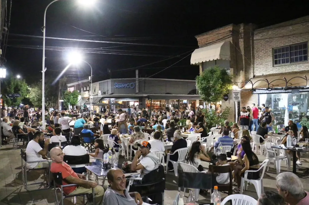La peatonal gilense convocó a miles de vecinos [fotos] 5