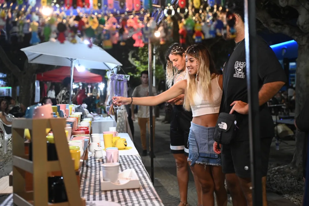 La peatonal gilense convocó a miles de vecinos [fotos] 9