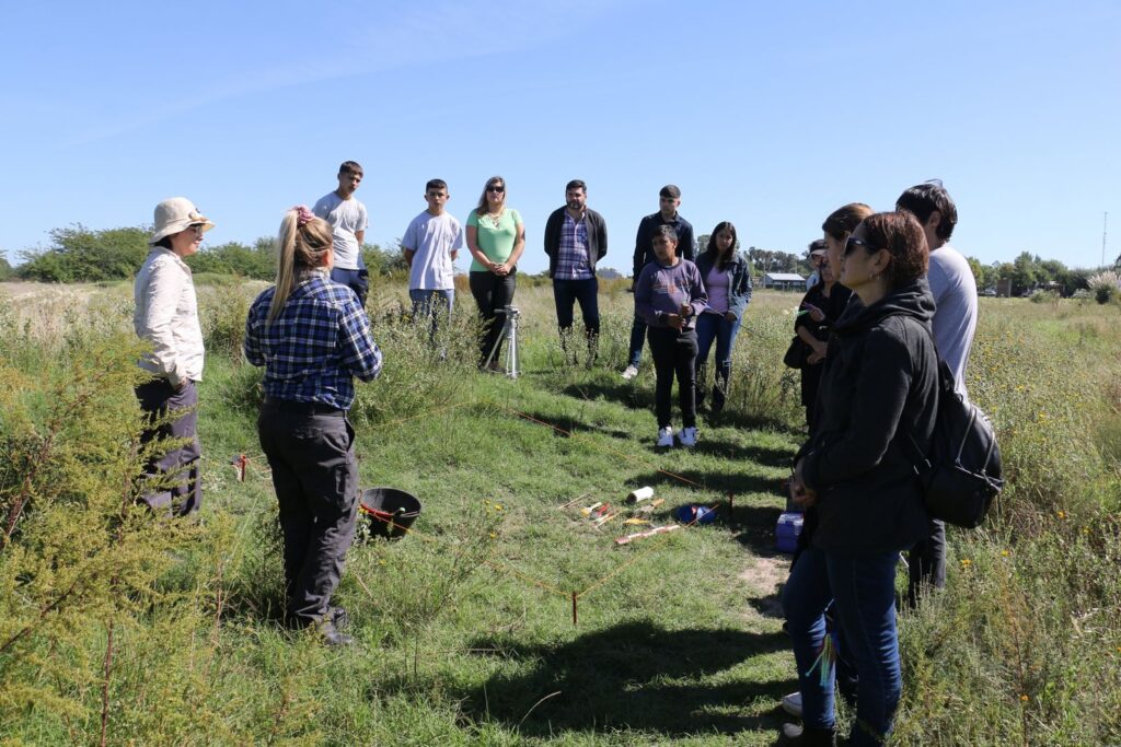 Día del Clima: estudiantes y vecinos visitaron la Reserva Urbana Natural 2 Día del clima: estudiantes y vecinos visitaron la reserva urbana natural 1