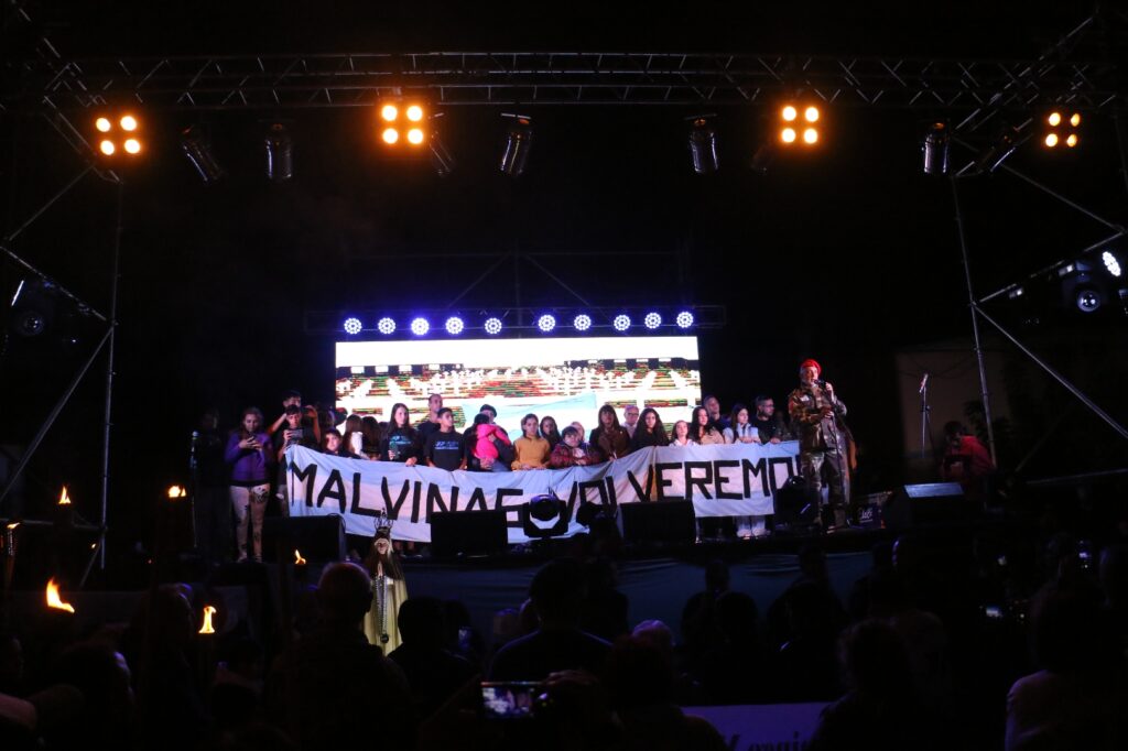 Vigilia por malvinas: con mucha emoción, se homenajeó a los héroes de la guerra