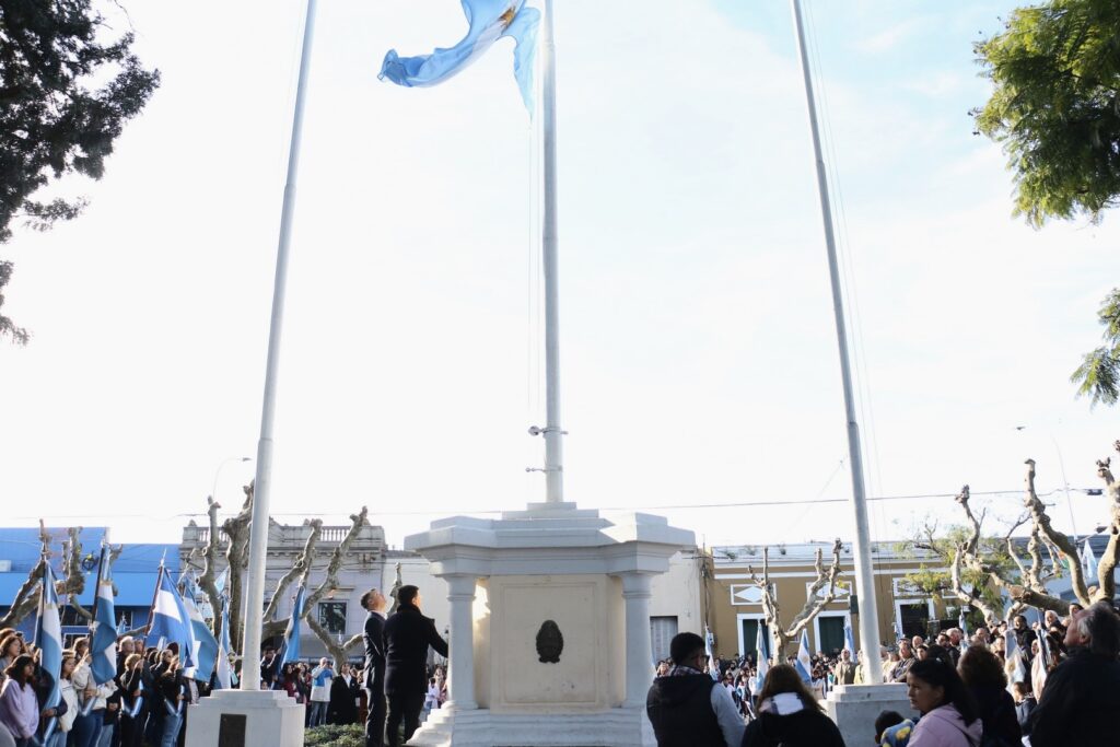 Emotivo acto por el día de la bandera