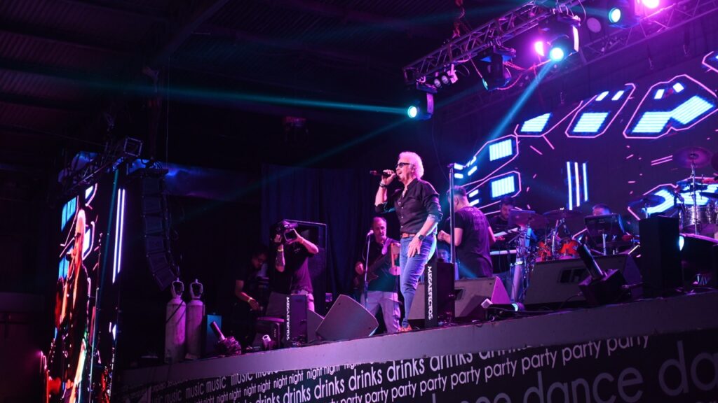 "conejito" y un aniversario a toda orquesta