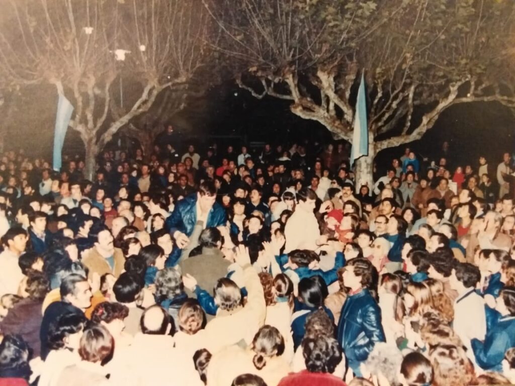 El regreso de los héroes de Malvinas: la emoción de todo un pueblo 3 El regreso de los héroes de malvinas: la emoción de todo un pueblo 2