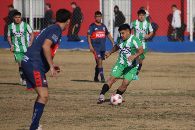 Frontón ganó, gustó y goleó en el clásico 4