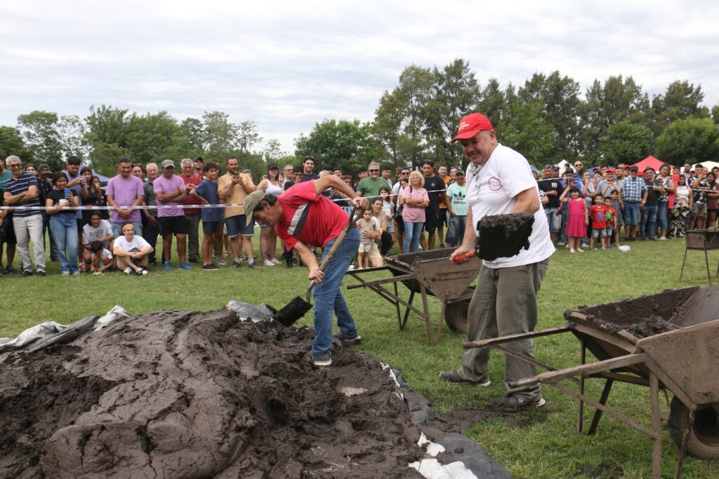 Éxito y lluvia en la Fiesta del Hornero en Cucullu 1 Éxito y lluvia en la fiesta del hornero en cucullu