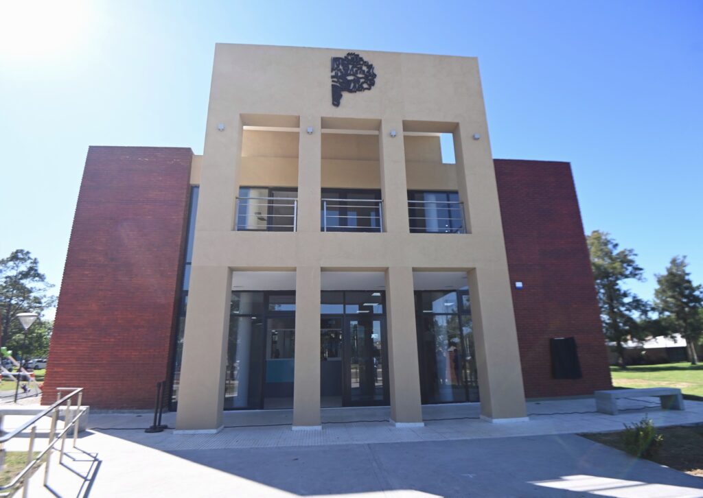 Gilenses acompañaron al gobernador Kicillof en la zona 1 Gilenses acompañaron al gobernador kicillof en la zona