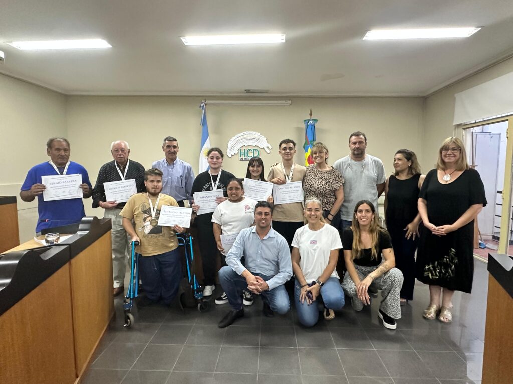 El HCD reconoció a vecinos destacados de la ciudad 2 El hcd reconoció a vecinos destacados de la ciudad 1