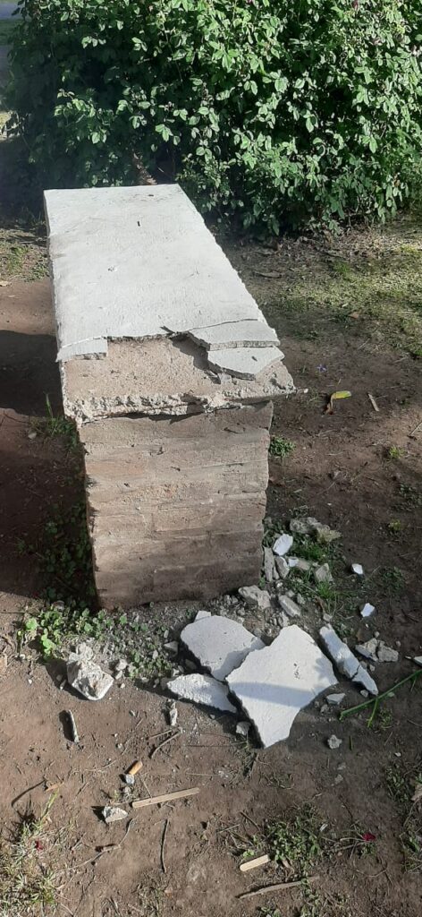 Menores rompen la plaza de villa espil y sus padres pagarán para repararla