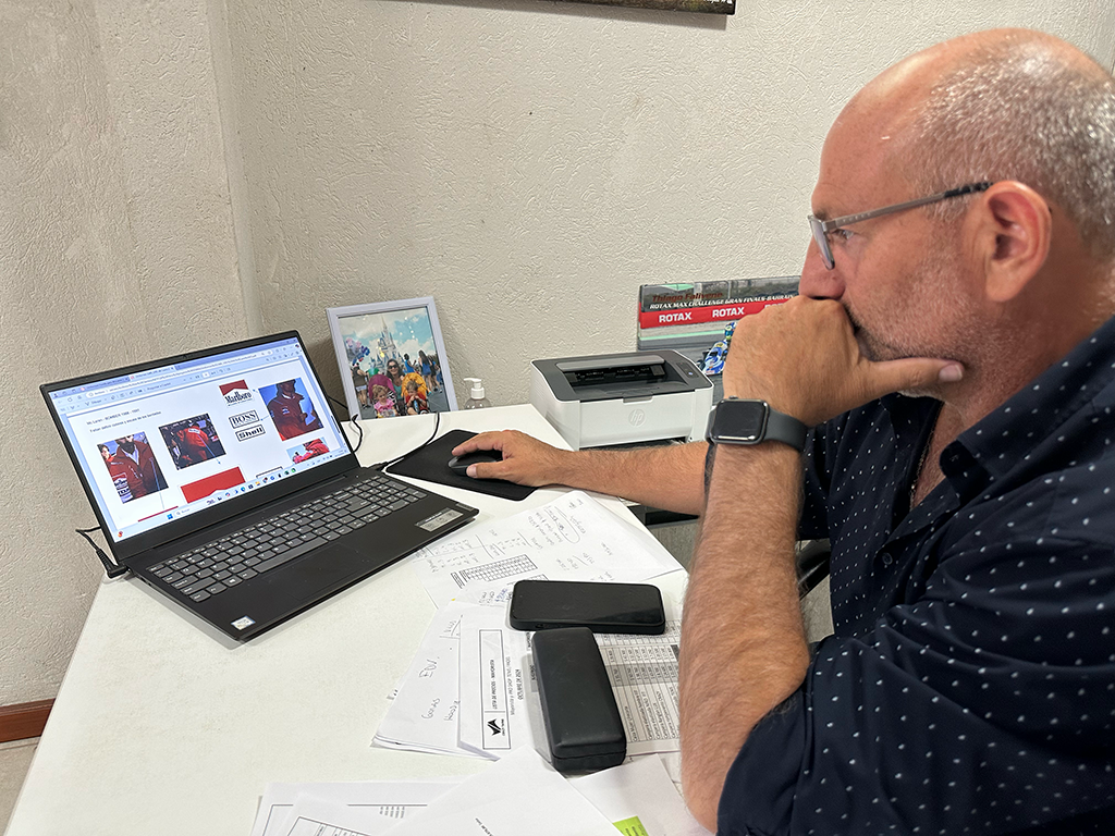 La serie de Senna vestida por una empresa gilense 1 La serie de senna vestida por una empresa gilense