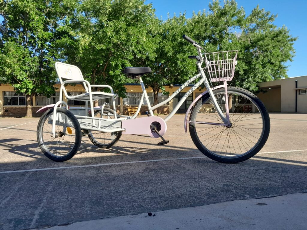 La Taniacleta: alumnos de la Técnica construyen una bici adaptada para una pequeña vecina 1 La taniacleta: alumnos de la técnica construyen una bici adaptada para una pequeña vecina