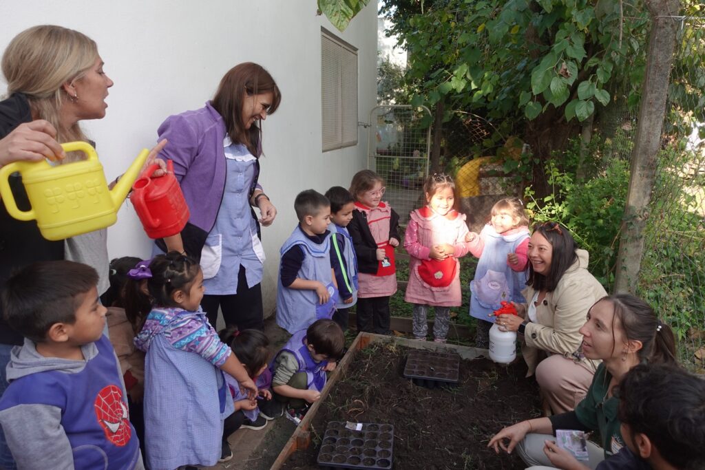 Día mundial de la tierra: infantes y jóvenes plantaron conciencia en giles 1