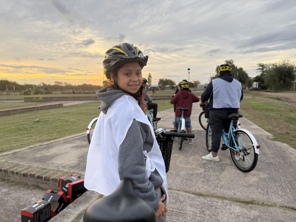 Día mundial de la tierra: infantes y jóvenes plantaron conciencia en giles