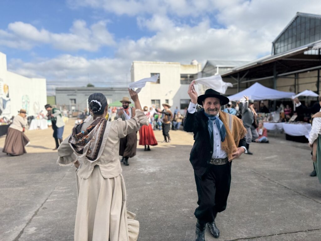 Giles celebró el 25 de mayo con acto protocolar y festejo popular