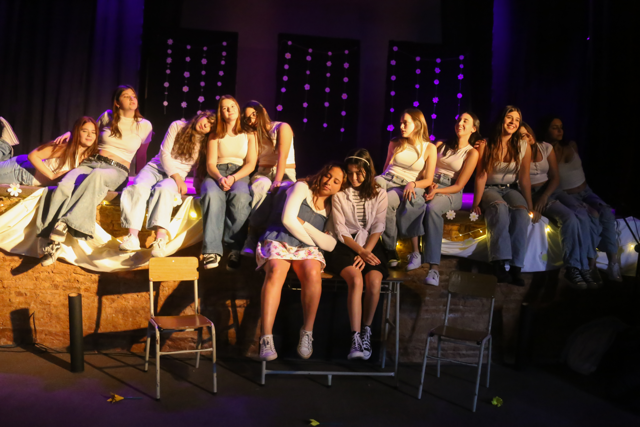 Teatro y solidaridad, el proyecto educativo que encantó el centro de cultura 1