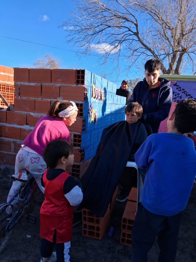 Unión y Solidaridad en el Merendero Pies Descalzos 1 Unión y solidaridad en el merendero pies descalzos