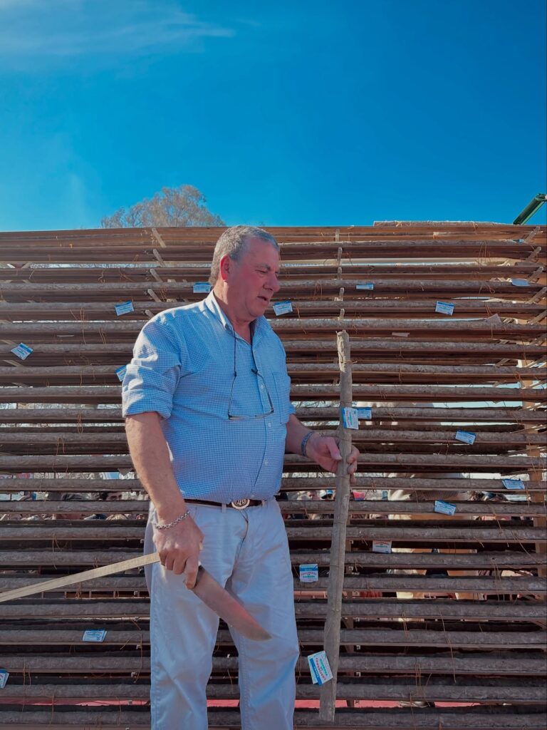 San andrés de giles hizo historia con el salame más largo de argentina: 469,18 metros