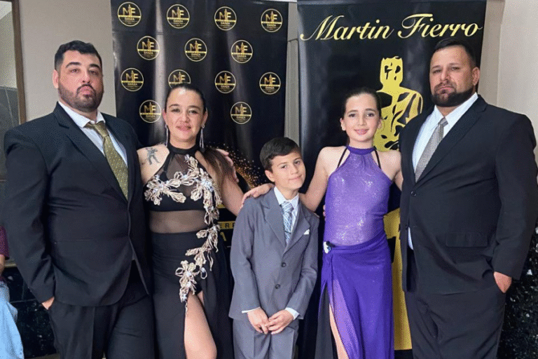 Tatiana León, Felipe Manildo, Adrian Correa, Gustavo Vacotti y Mayra Medina,