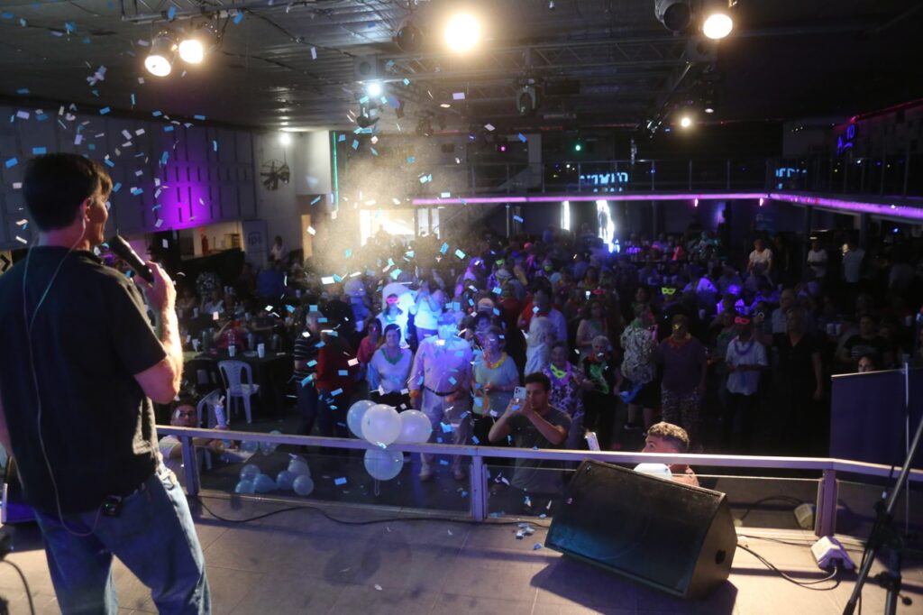 Más de 300 vecinos celebraron el día del jubilado con el ips 3