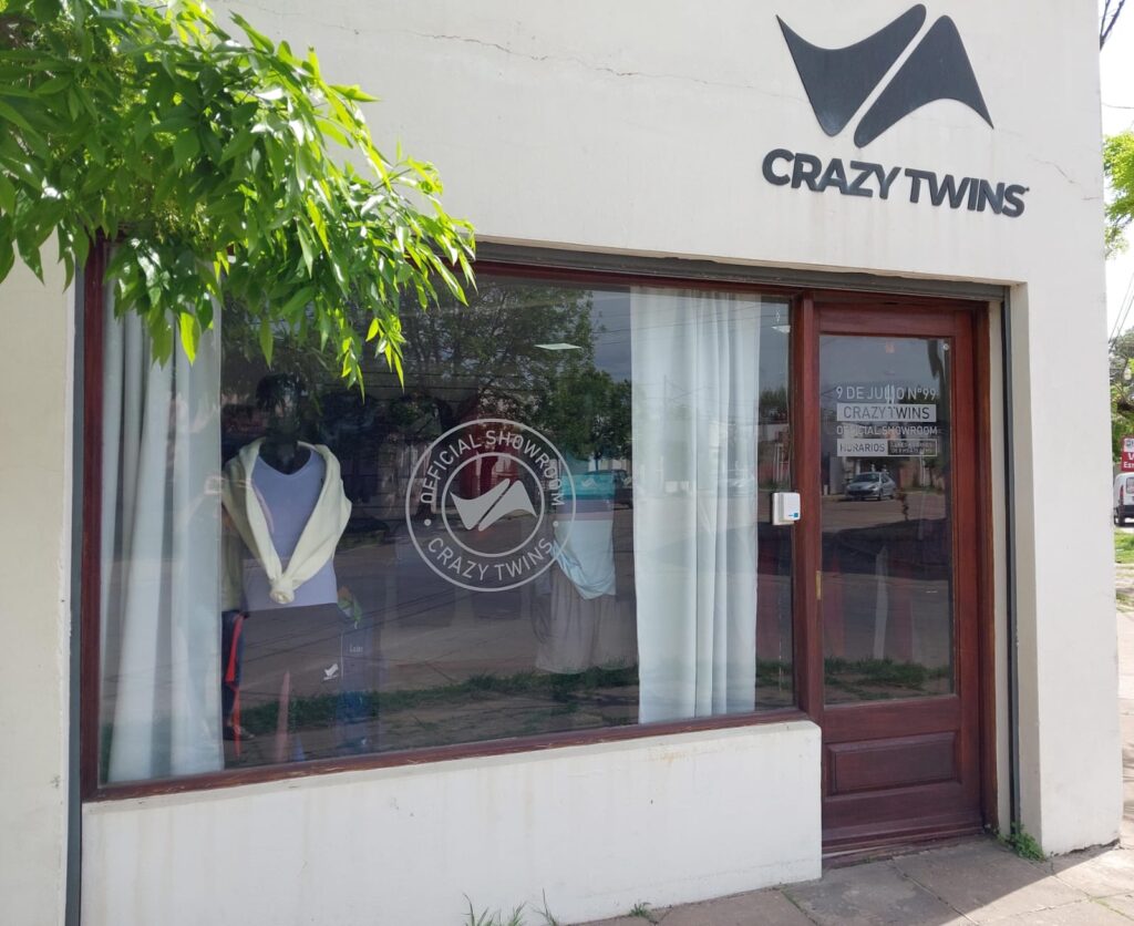 Crazy twins presentó su renovado showroom con ofertas especiales por el día de la madre