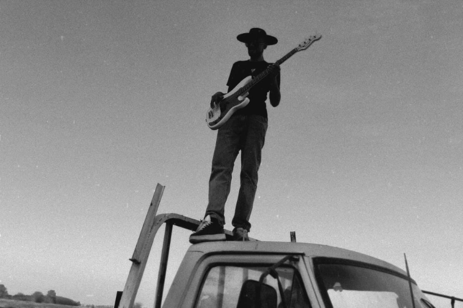 De giles a las lunas de jupiter: el nuevo videoclip de el sello