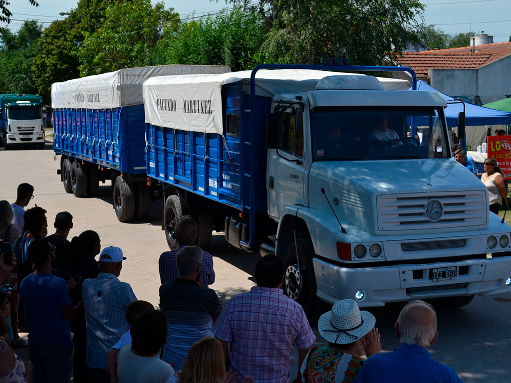 Desfile camioneros