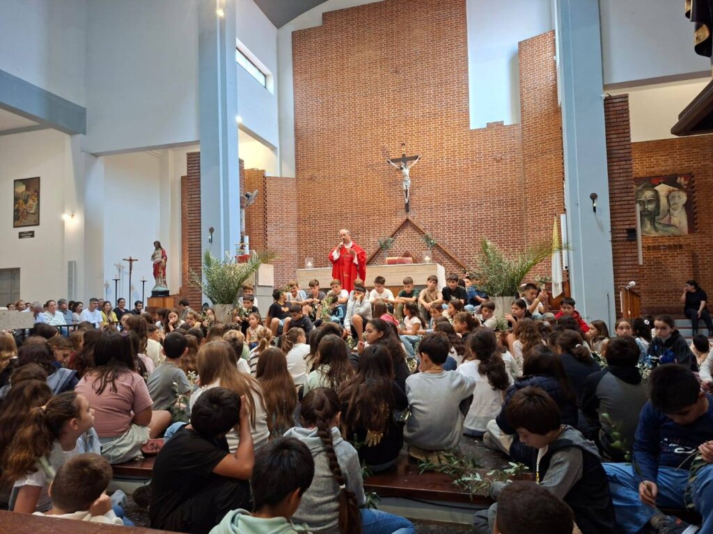 La Parroquia San Andrés Apóstol dio inicio a la Semana Santa con un emotivo Domingo de Ramos 1 La parroquia san andrés apóstol dio inicio a la semana santa con un emotivo domingo de ramos